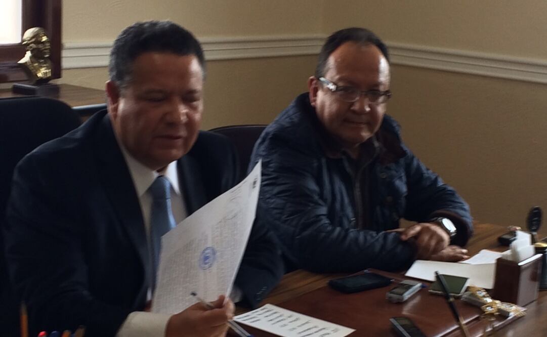 El ex candidato independiente a la alcaldía de Pachuca, Julio Menchaca y el regidor Nabor Rojas. (Foto: Dinorath López / EL UNIVERSAL)