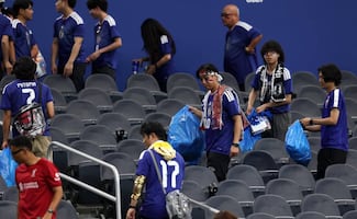 Aficionados de Japón piden 10 mil bolsas de basura para limpiar estadio en Monterrey