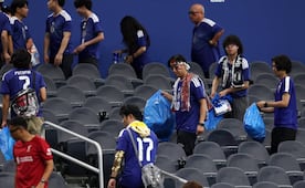 Aficionados de Japón piden 10 mil bolsas de basura para limpiar estadio en Monterrey