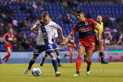 Chivas deja escapar la victoria y empata con Puebla