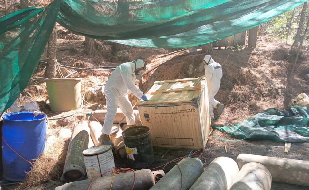 Lo hallado en laboratorios clandestinos de droga en inmediaciones del poblado de La Galancita, Durango. Foto: Semar