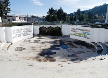 Una plaza ‘altiva a la vista’ pero en ruinas