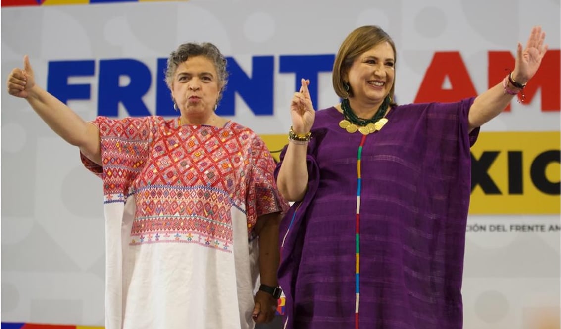 Beatriz Paredes y Xóchitl Gálvez. Foto: Germán Espinosa