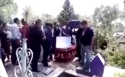 Video. Sepultan a mando en Edomex con disparos al aire