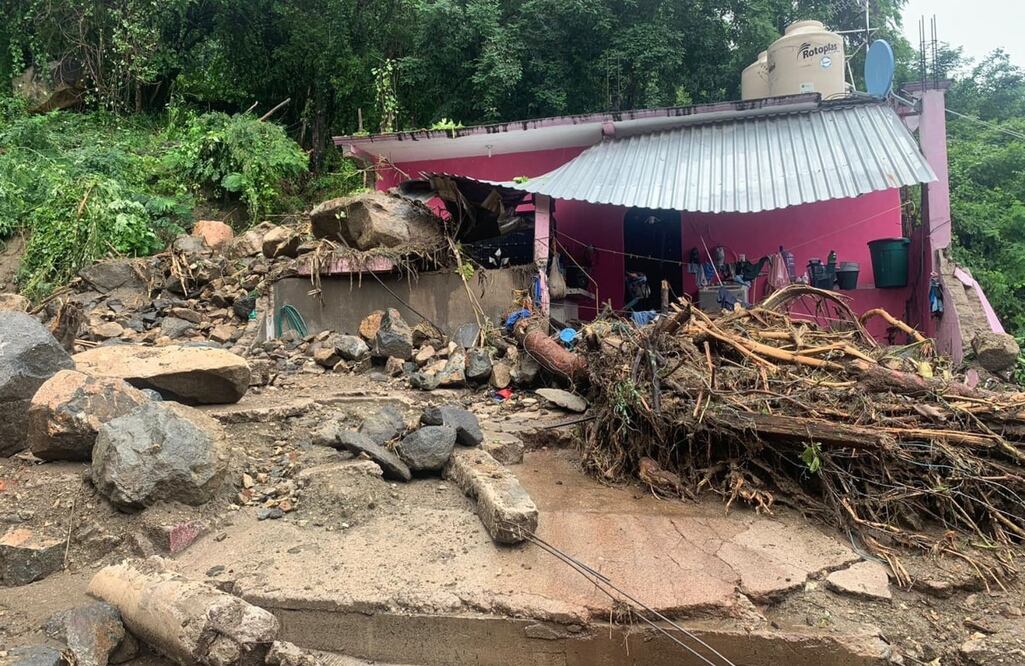 Paro de la Tormenta Tropical Max dejó inundaciones, derrumbes de viviendas, cortes carreteros, deslaves, una persona lesionada y una más desaparecida.Foto: Especial