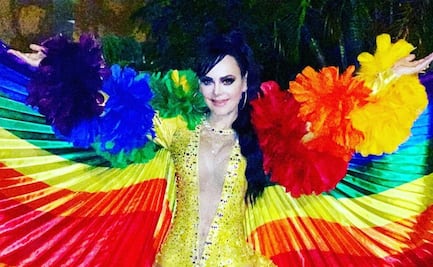 Maribel Guardia se viste de los colores del arcoírirs en Campeche
