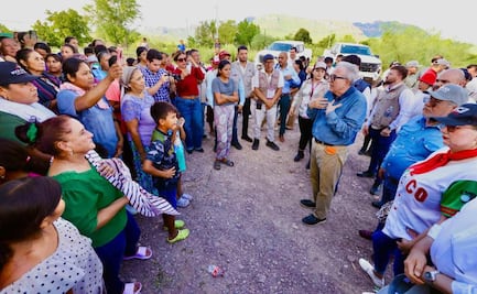 Gobernador de Sinaloa entrega apoyo a familias afectadas por inundaciones