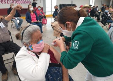 Sin largas filas y mejor organización, así inició la aplicación de segunda dosis contra Covid-19 en Ecatepec