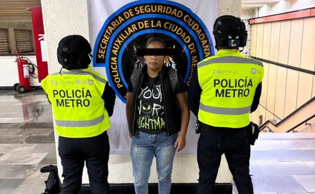 Una mujer fue detenida por brincar el torniquete en la linea 7 del metro de la CDMX. Foto: Especial