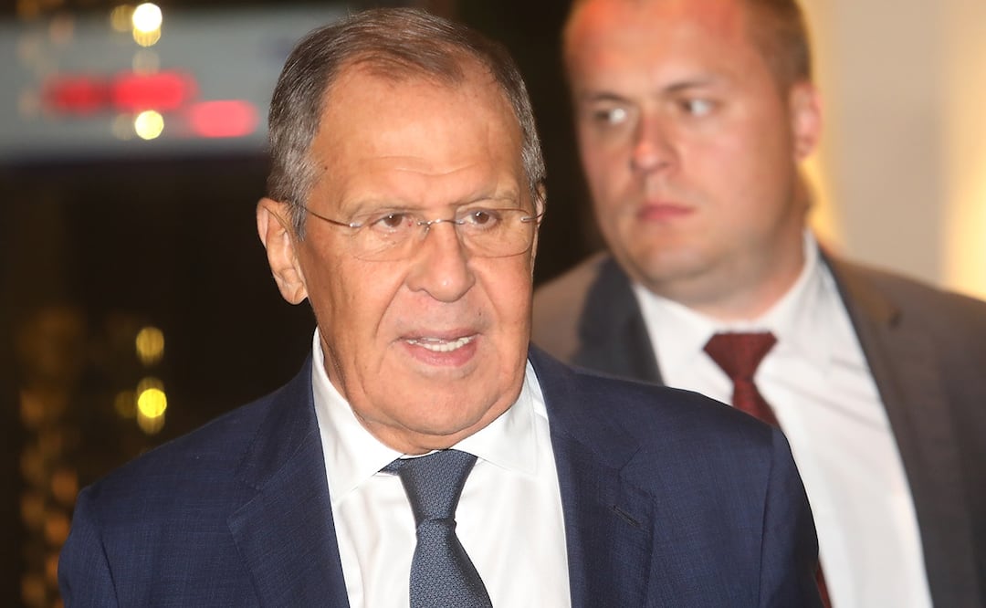El Ministro de Asuntos Exteriores ruso, Sergei Lavrov, llega a una conferencia de prensa en Dhaka, Bangladesh. Foto: EFE