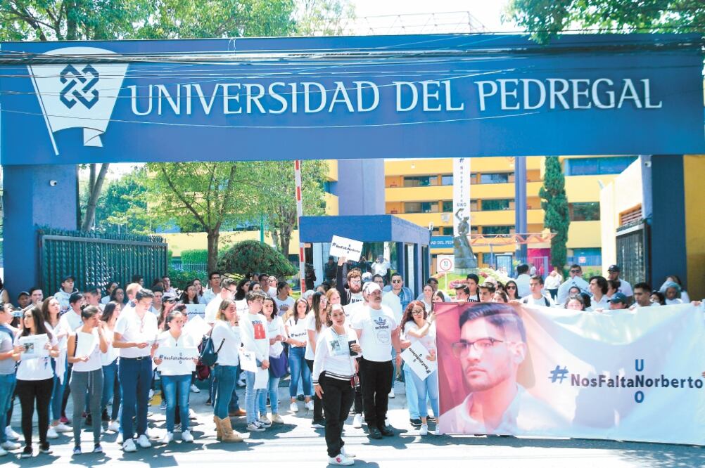 Familiares, amigos y compañeros del joven estudiante de Mercadotecnia realizaron el mismo recorrido que supuestamente hizo Norberto antes de ser secuest rado. Foto: FOTOS: HUGO GARCÍA. EL UNIVERSAL 