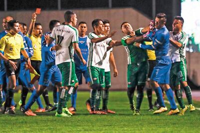 Porras, conato de riña y 8 goles en el partido del Ejército