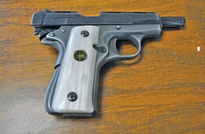 Detienen a tres presuntos asaltantes en calles de Naucalpan