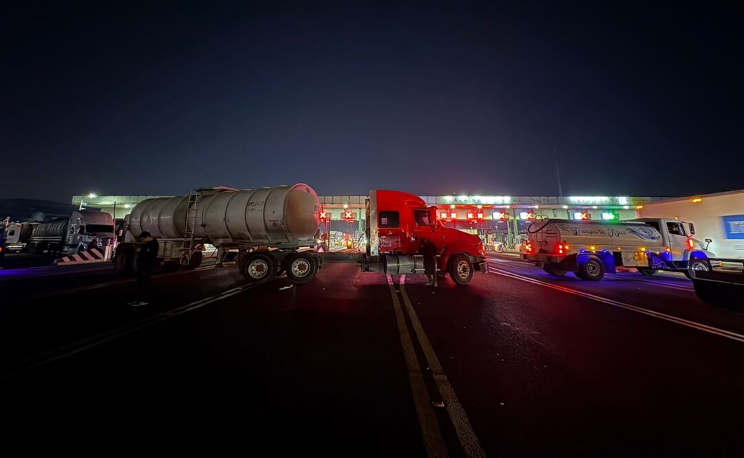Tras 12 horas de bloqueos, piperos del Edomex levantan protesta en autopista México-Querétaro. Foto: Arturo Contreras (29/10/25)