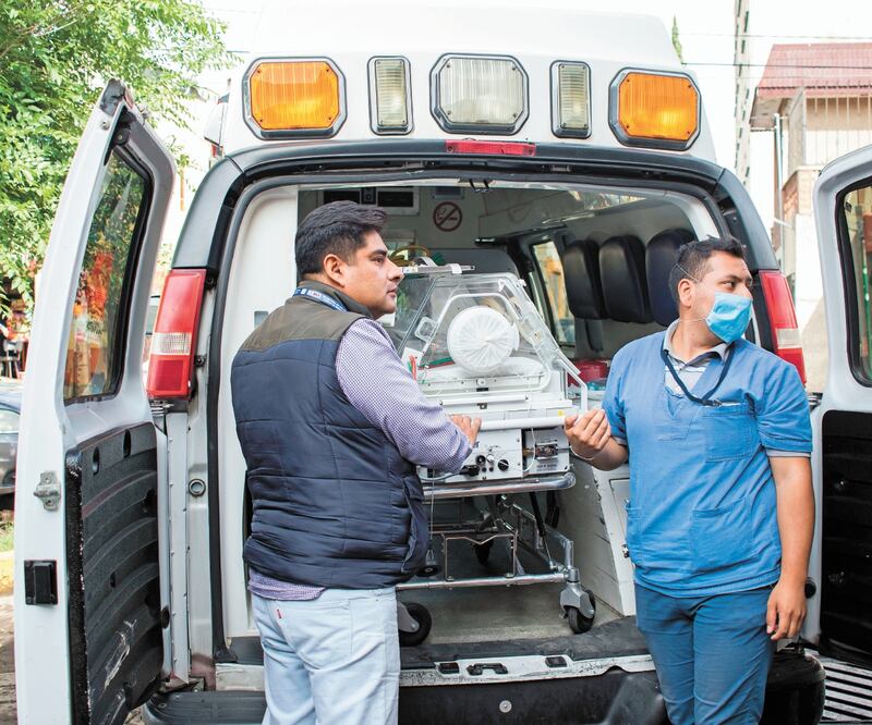 Los equipos serán distribuidos a la primera línea de defensa como paramédicos y camilleros, doctores y enfermeras. ARCHIVO EL UNIVERSAL