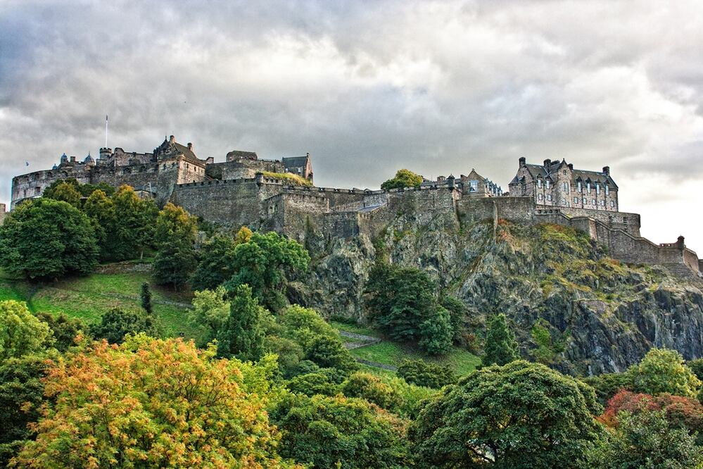 La leyenda dice que en el Castillo de Edimburgo habitan dos fantansmas, un gaitero silitario y un tamborilero sin cabeza. (Foto: Istock)