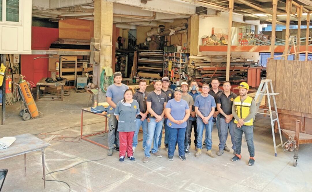 They are experts in carpentry, electricity, and other useful trades - Photo: File photo/EL UNIVERSAL