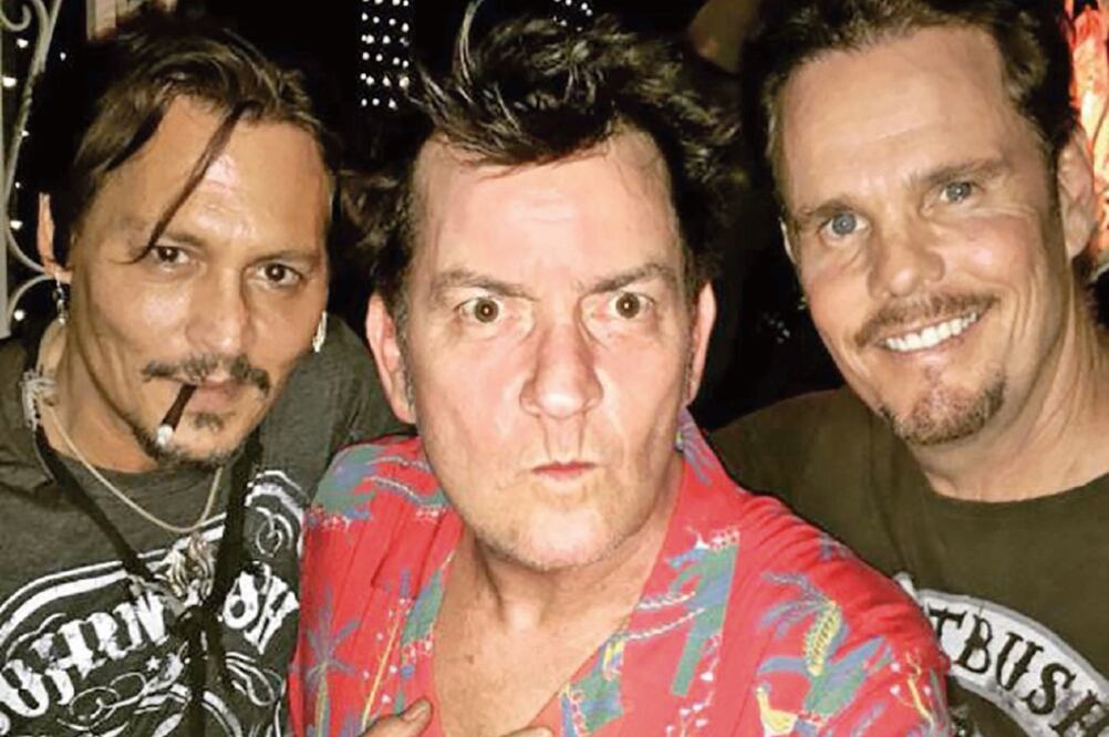 Johnny Depp, Charlie Sheen y Kevin Dillon. FOTO: INSTAGRAM