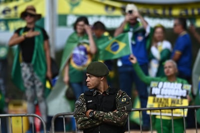 Brasil: Bolsonaro intenta apaciguar a sus seguidores y pide una oposición dura a Lula