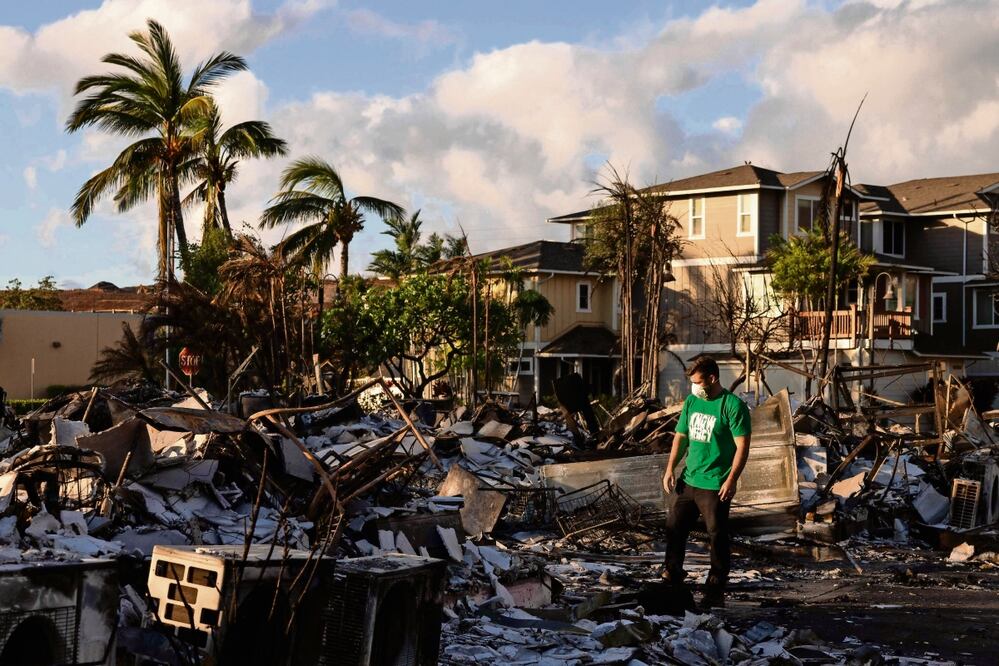 Dos semanas después del incendio en Lahaina, autoridades enfrentan colosales obstáculos para determinar cuántos de los desaparecidos murieron y cuántos están vivos