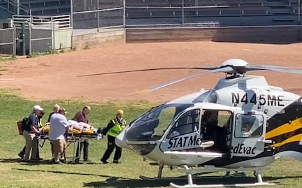 Salman Rushdie sigue hospitalizado y en estado grave