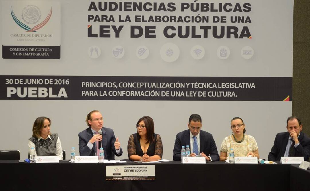 El presidente de la Comisión, Santiago Taboada Cortina, sostuvo que dicha ley deberá contener temas como la descentralización. FOTO: Cortesía Comisión de Cultura.