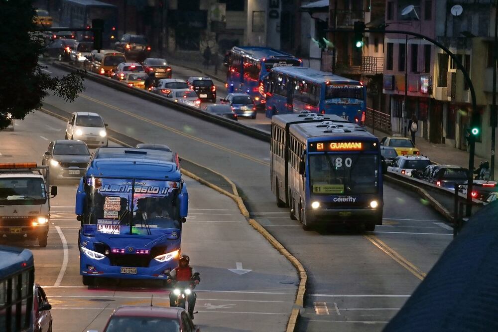 Ecuador se quedó el miércoles momentáneamente sin luz a causa de un apagón por un fallo en una línea de transmisión eléctrica. Galo Paguay | AFP