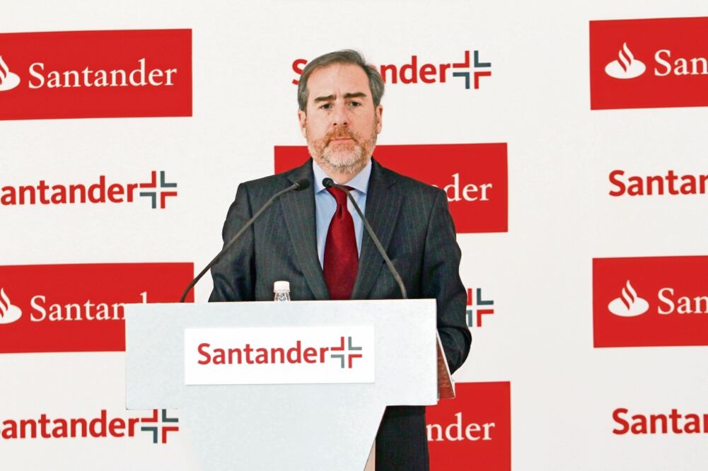 El director general de Grupo Financiero Santander, Héctor Grisi, dice que no hay alarmas en el sector, pese a la baja demanda de créditos (ARCHIVO EL UNIVERSAL)