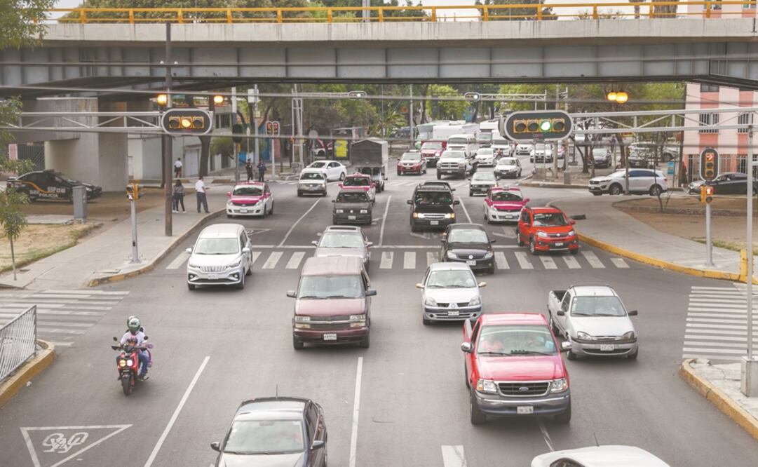 Este miércoles 25 de diciembre no circulan los autos con engomado rojo