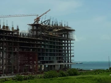 Derrumbe de hotel en construcción deja 6 lesionados en Cancún