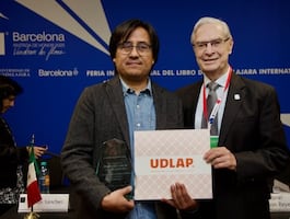 Un premio, un programa literario, una universidad
