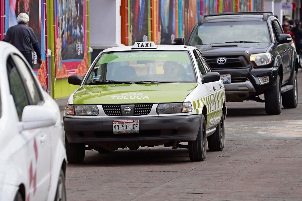 Choferes de taxis podrían contar con una licencia por tres años. Foto: de ALEJANDRO VARGAS. EL UNIVERSAL