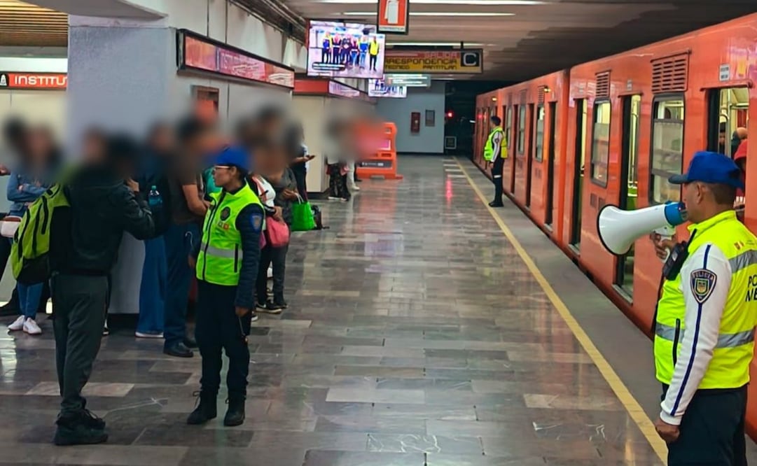 Participan más de 16 mil policías en Primer Simulacro Metropolitano; apoyaron a usuarios del metro a replegarse.
Foto: Especial.