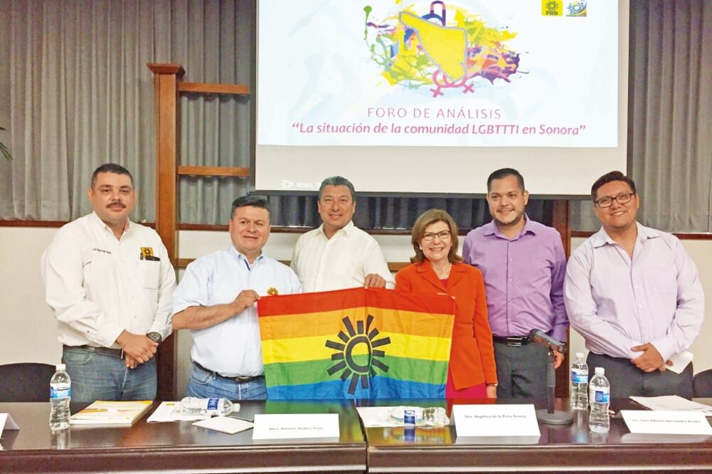 En agosto de 2017 se realizó un foro para analizar los derechos de la comunidad en el estado en el que participaron senadores y legisladores federales y estatales del PRD (CORTESÍA)