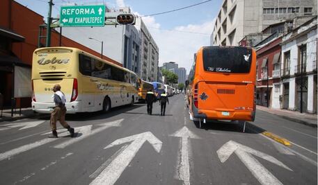 Trasladan a simpatizantes de AMLO a bordo de autobuses de la Universidad de Oaxaca