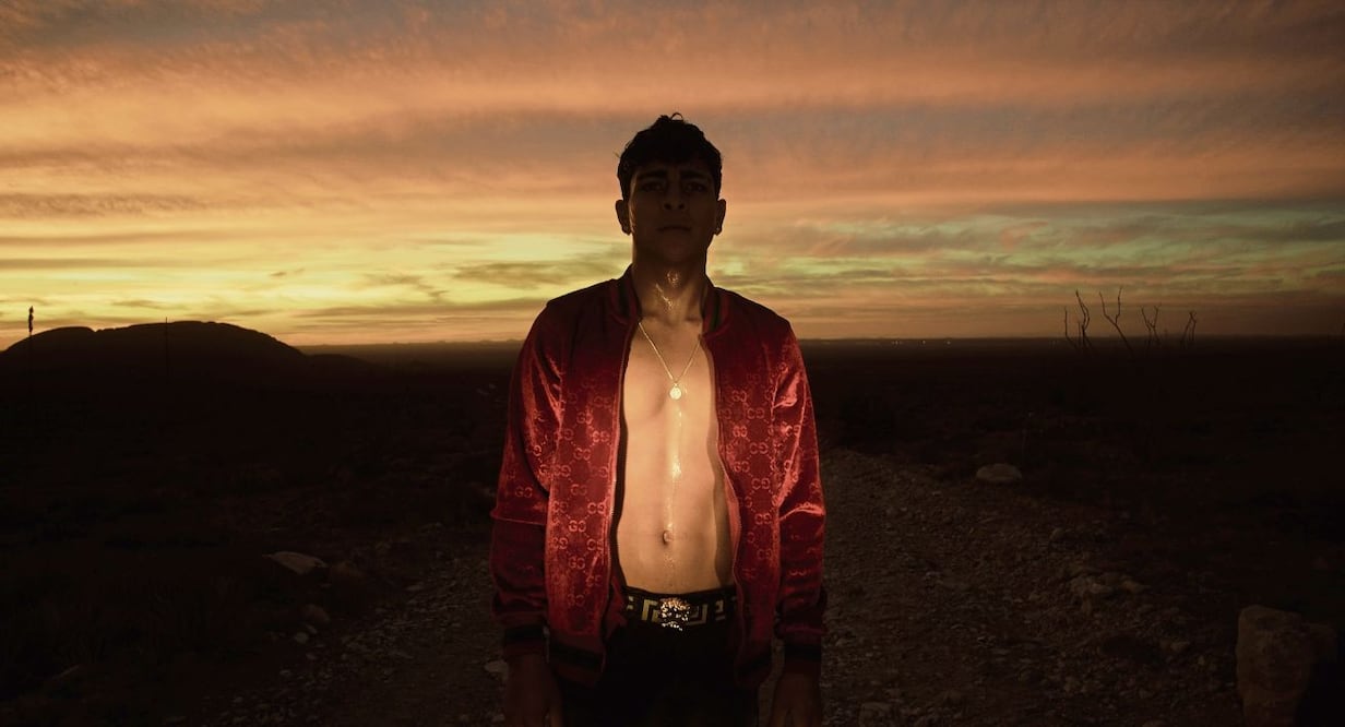 Víctor Prieto Simental interpreta a Veneno, un joven abiertamente gay que frecuenta los paraderos de carretera. Crédito: CORTESÍA ANIMAL DE LUZ