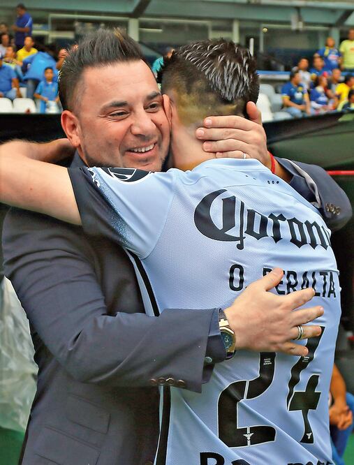 El ‘Turco’ tuvo un grato reencuentro con Oribe Peralta (HUGO ÁVILA.IMAGO7)