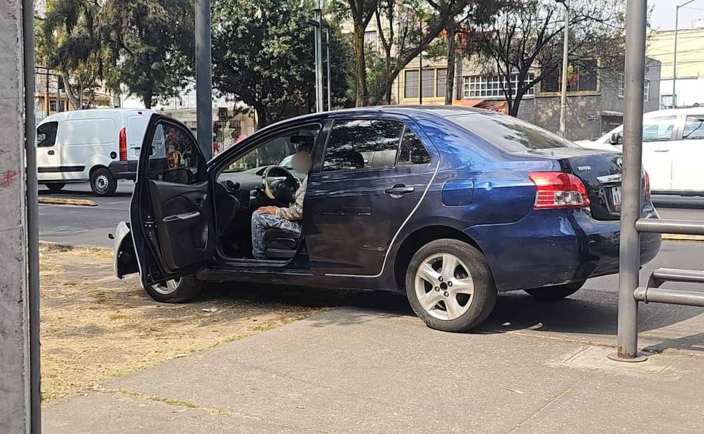 Hombre pierde la vida dentro de su vehículo en calles de colonia Morelos.
Foto: Juan Carlos Williams