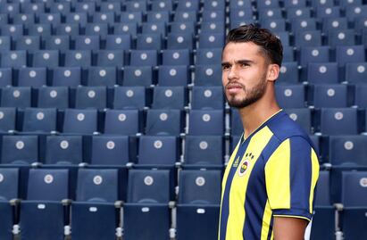 Diego Reyes fue presentado con el Fenerbahçe