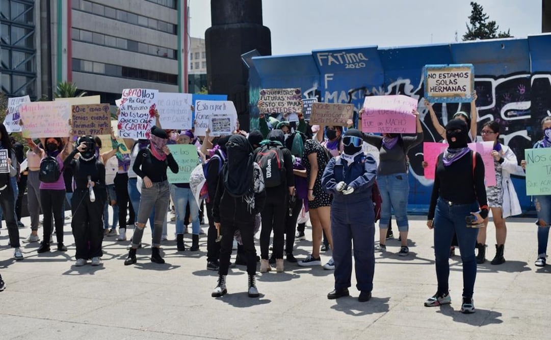 Alrededor de las 14:30 horas, las mujeres comenzaron un bloqueo sobre Plaza de la República. Foto: Haarón Álvarez/Obturador MX 
