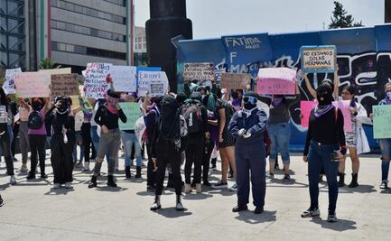Colectivos feministas marchan en calles de la Ciudad de México rumbo al Zócalo