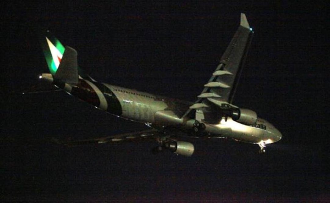 Pope Francis arrives in Mexico City 