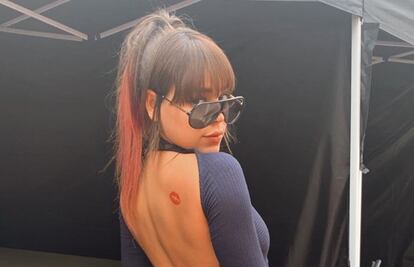 Danna Paola impacta en redes sociales con foto en brasier