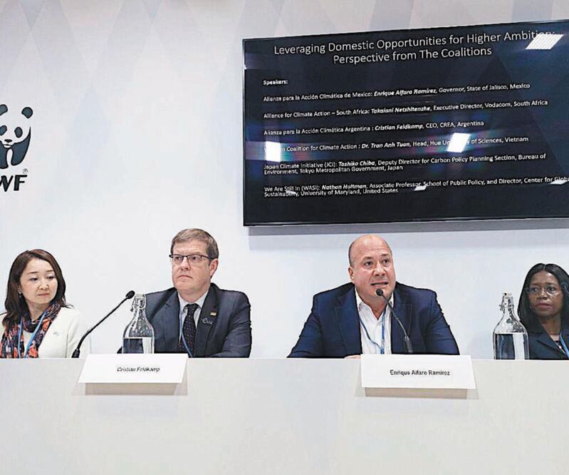 Enrique Alfaro (segundo de der. a izq.) admitió que los retos contra el cambio climático son enormes, pero afirmó que se trabajará al respecto. ESPECIAL