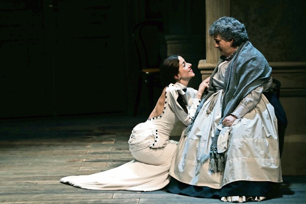 Una mujer decide abandonar a sus hijos y esposo en la obra (JUAN CARLOS REYES. EL UNIVERSAL)