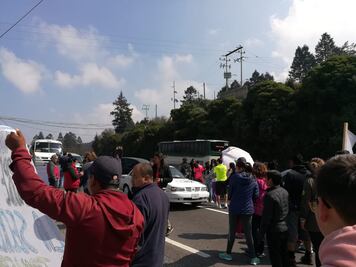 Vecinos cierran carretera federal México-Toluca