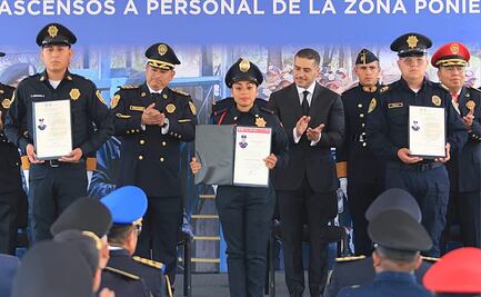 Condecoran y ascienden a 14 policías participantes en operativo contra CJNG