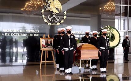 Rinden homenaje de cuerpo presente al exsecretario de Marina, Mariano Saynez