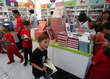 Escritores y artistas cuestionan la cancelación de la FILIJ