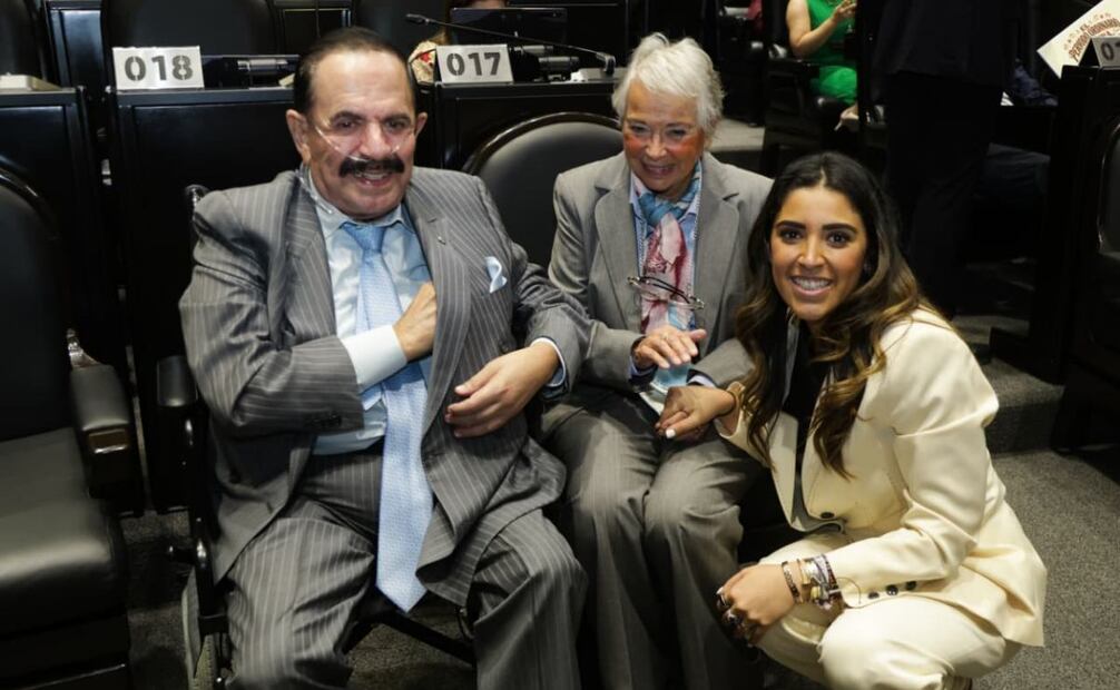 El licenciado Juan Francisco Ealy Ortiz, presidente ejecutivo de El Universal, visitó la Cámara de Diputados. Estuvo acompañado de su esposa Perla Diaz de Ealy y de su hija la diputada María Teresa Ealy. Foto: Carlos Mejía / EL UNIVERSAL